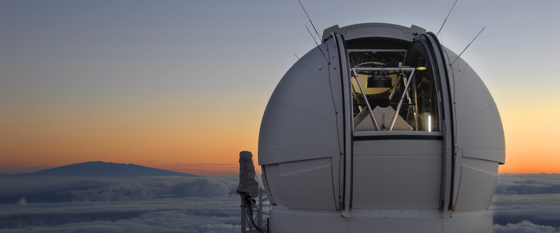 Exploring the Astronomical Research Facilities of the University of Hawaii